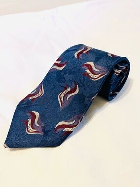 Vintage Mens Tie. Silk. Status brand.
